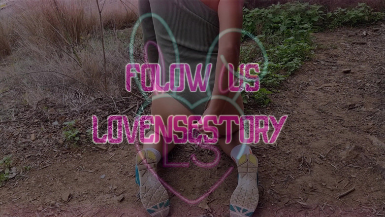 TheloveStory: 후배위 - 야외에서 보지를 자위하는 섹시한 십대