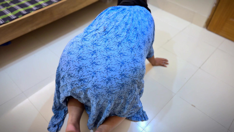 Aria Mia: 宗教的な大きなお尻、曲線美、ホットなイスラム教徒の継母がベッドの下に閉じ込められ、私からアナルファックが欲しい