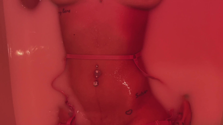 Nali Marie: A Mermaid in a Milk Bath