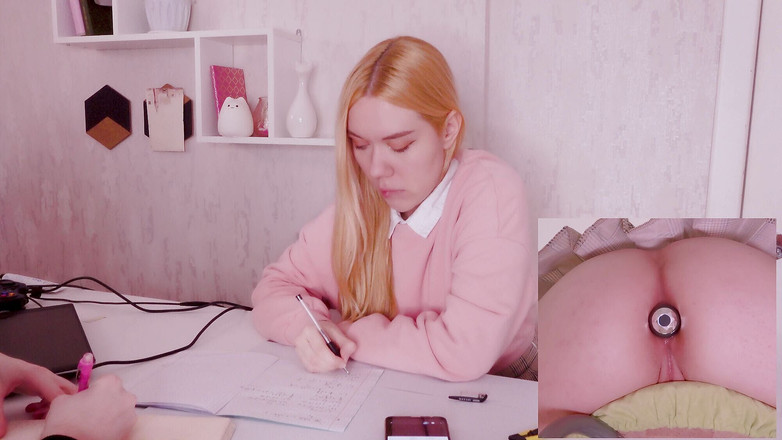 Estie Kay: Помогаю моей сводной сестре с домашним заданием, но она слишком отвлекается на виброплаг в ее заднице!