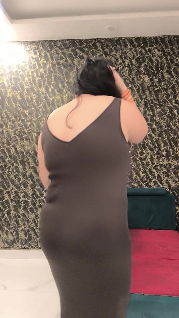 Puja555: Пуджа бхабхи играет с большими сиськами