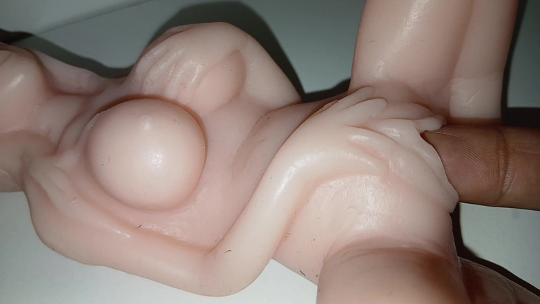 LunaDesire: 큰 손가락으로 따먹히는 미니 섹스 인형