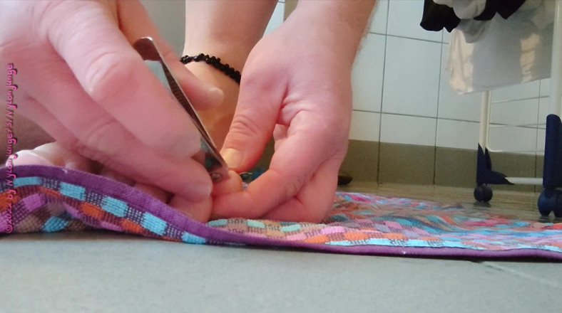 Carmen_Nylonjunge: My little pedicure ** Left **