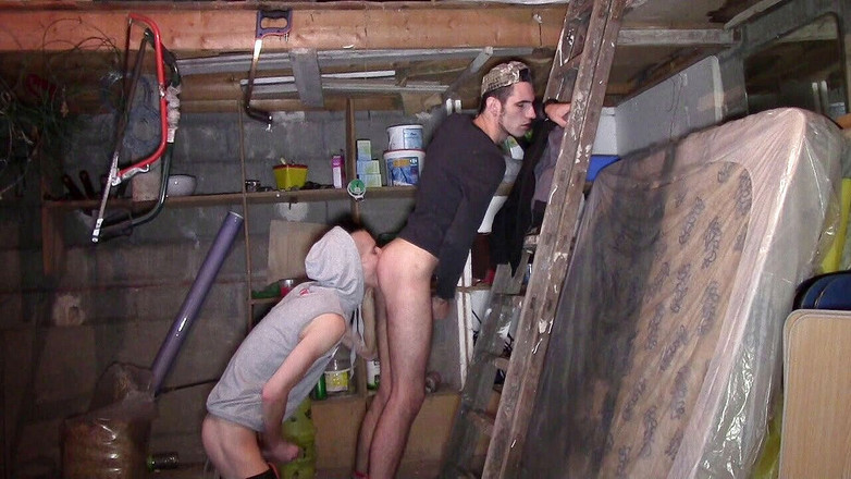 STRAIGHT BOY CURIOUS: セクシーなScally男の子は、20歳のイケメンbisexディスクによって使用されます