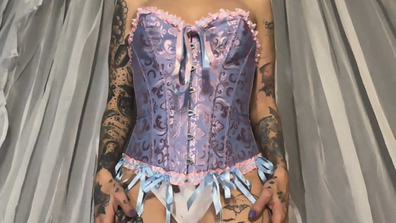 Miss Morticia: Seimbangkan Fetish