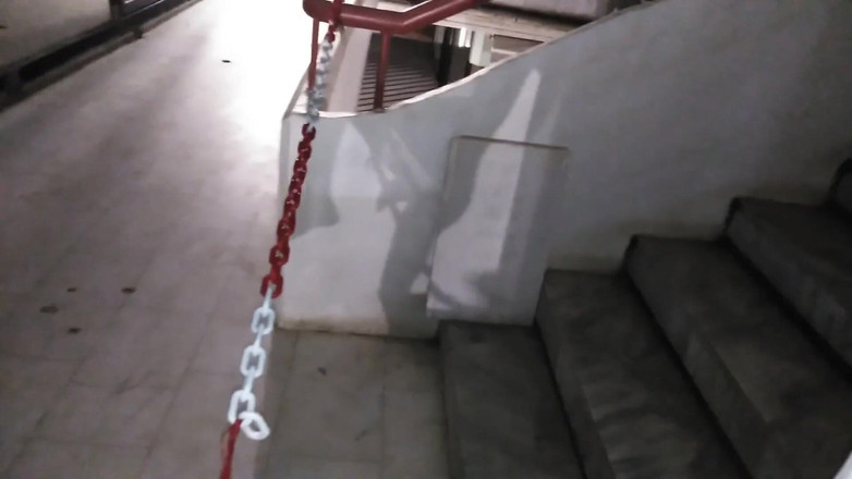 Dan Eagle: Piscio all'aperto e passeggiata nuda