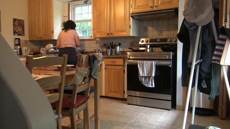 Souzan Halabi: Pakistansk styvmamma fångade mig nästan runkandes i hennes kök