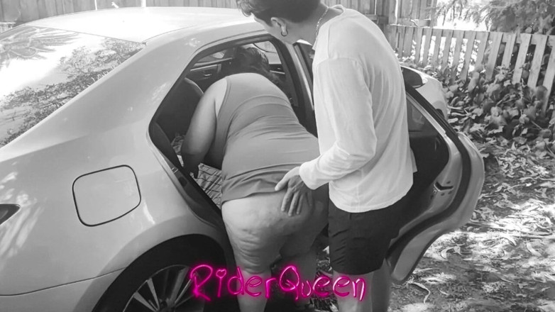 Riderqueen: 비 마누라, 그녀는 불충실... 차고에서 그녀를 따먹은 젊은 이웃 때문에 팬들을 위한 슬라이드쇼