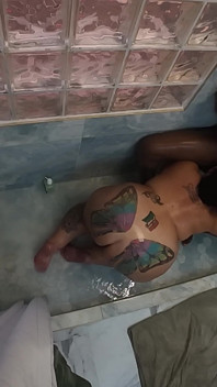 2 Sexy Sluts Eating Pussy in the Shower