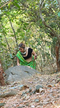 गांव की जंगल की लड़की का धोखा और स्वामी के विश्वासघात का वादा अनकही