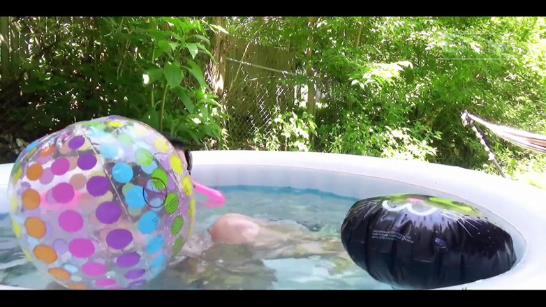 FondaDix: Floaty Fun in the Hot Tub