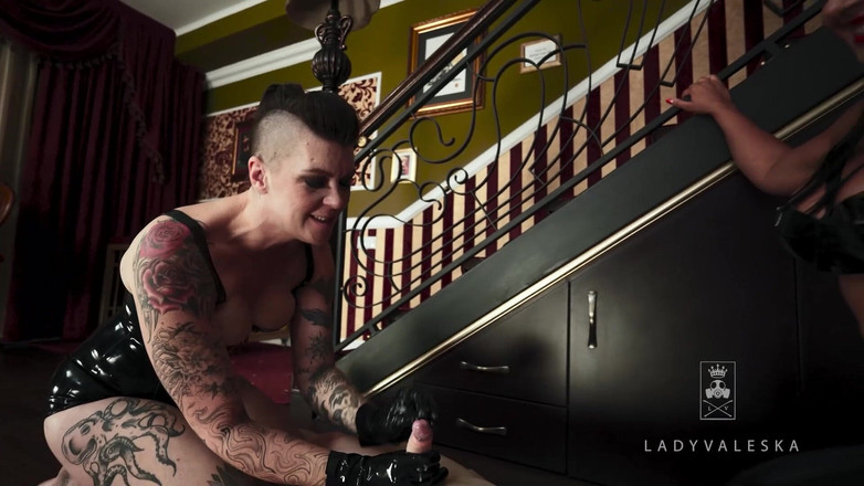 Lady Valeska: Lateks şortun zevki