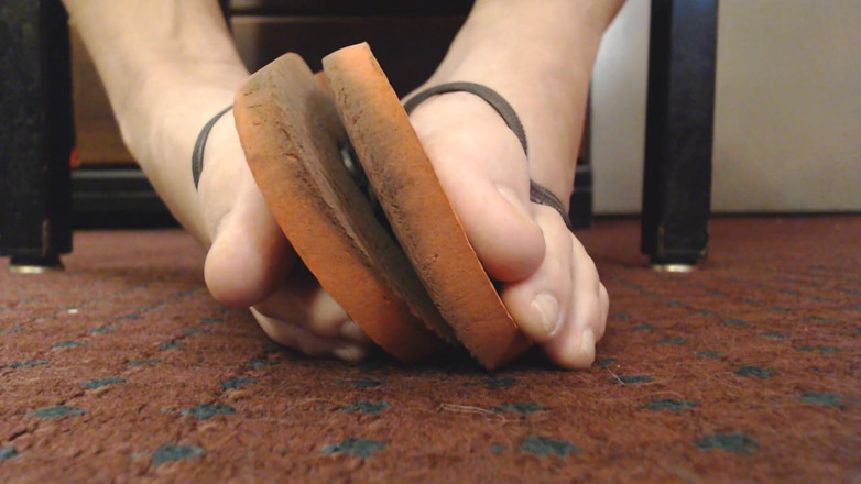 Abby Anna: Abby's feet flip-flop closeups