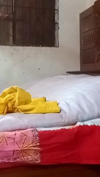 Une étudiante indienne baise avec un technicien dans une chambre de classe, histoire complète en hindi