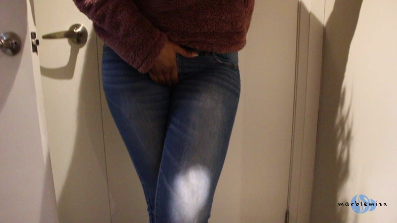 Raya Rai: Awek India kencing terdesak dalam seluar jeans