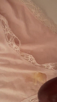 彼女のパンティーPt1にオナニー