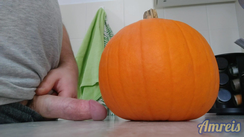 Amreis: एक और हैलोवीन चरमसुख. कद्दू पर धड़कता और मोटा।
