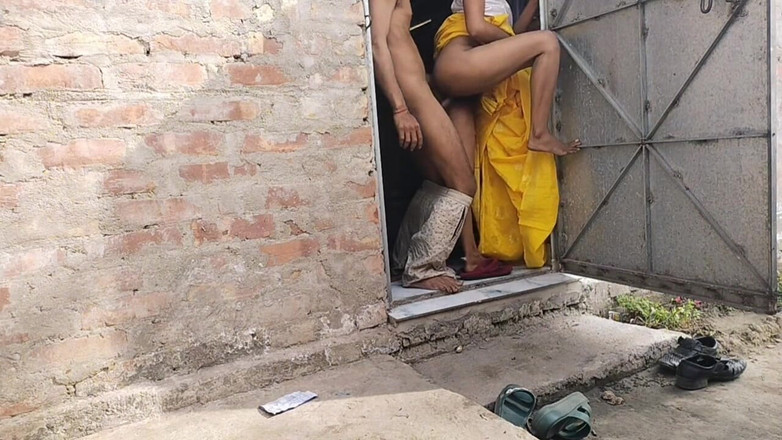 Fantacycutting: Suri rumah India berkongkek di luar dengan abang ipar jiran