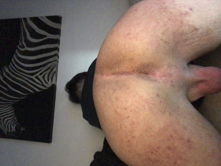 GayCubsbear: मेरे सोफे पर सहलाना और ऊँगली करना