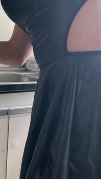 Cewek seksi di dapur