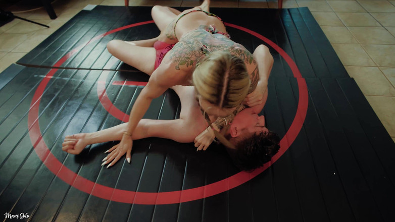 Mars solo: Üçlü yağlı güreş bölüm 1: Mars solo yağlı güreşleri hanz vanderkill...