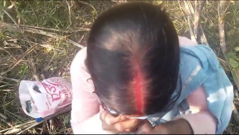 RadhaDevi: Komşu baldız şeker kamerinde domalarak sikiliyor