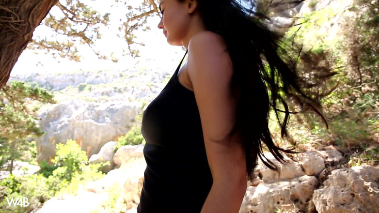 Watch4beauty: Lucy's Very First Pee for W4b!