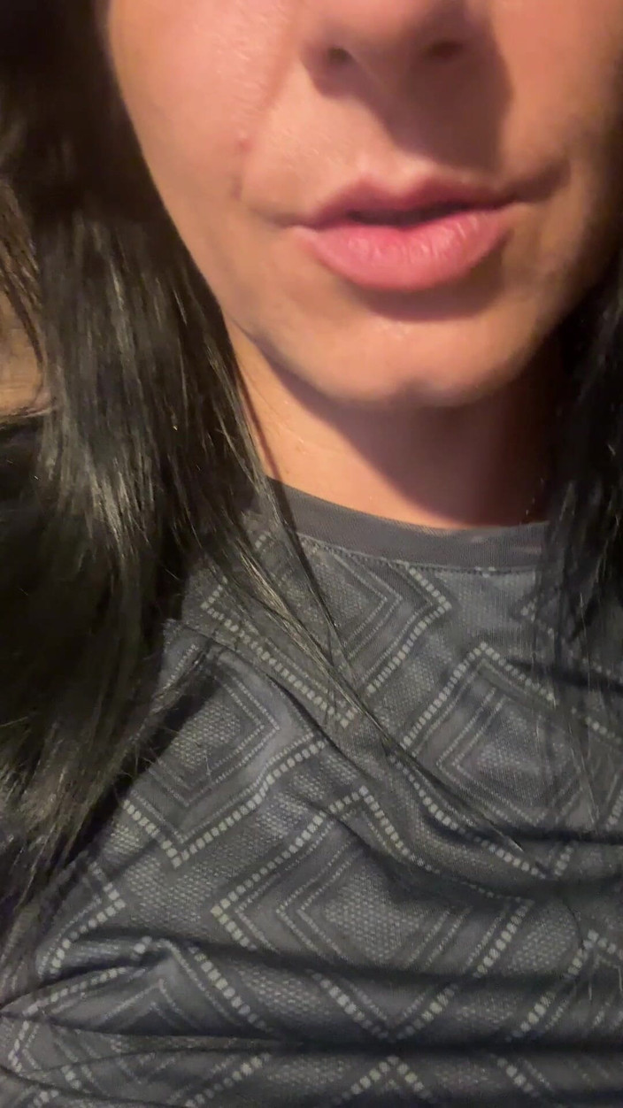 MilfyCalla: Bonita Milfycalla com bichano faminto mijando no banheiro, mijando close-up 182