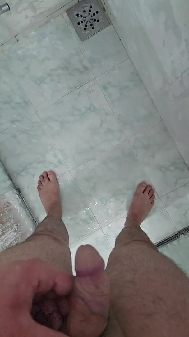 Lkdick8: シャワーを浴びて私のおしっこ