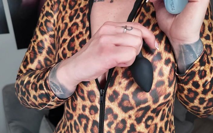 Nina Devil: Xl phích cắm rung lỗ hậu - và tôi hoàn toàn...