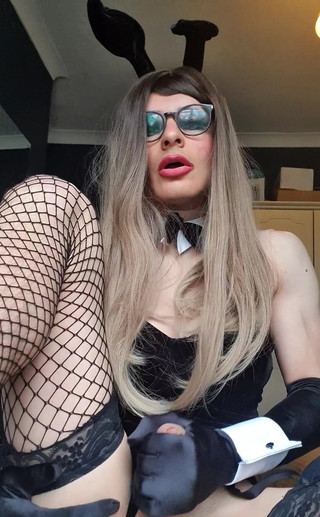 JessicaXD: Là một chú thỏ tóc nâu rất nghịch ngợm!