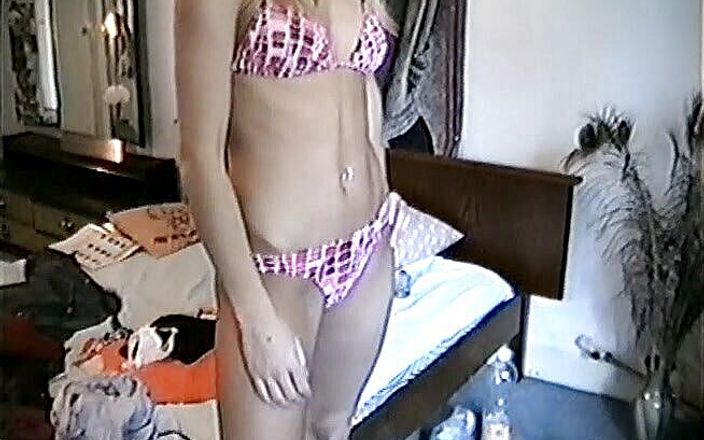 Flash Model Amateurs: Her bikini looks so sexy