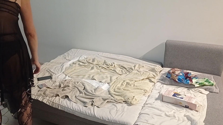 r0xy: Sofa pegging KellyAErick DianaMILF