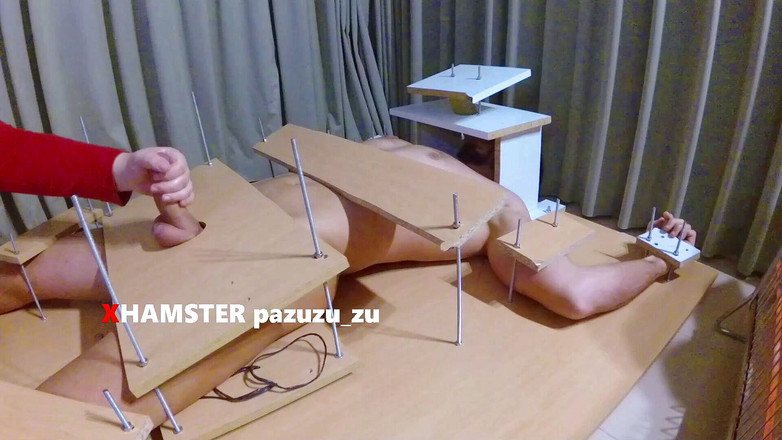 Pazuzu_zu: Femdom kaki menggoda dan mengusik. Handjob dengan orgasme yang musnah