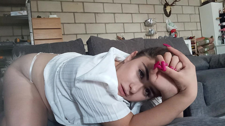 fartingclub01: La sexy PAWG scoreggia in mutandine e camicia