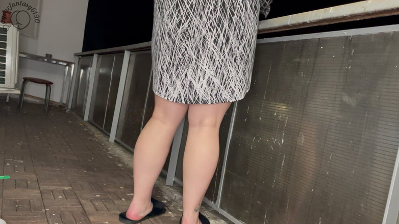 Your fantasy studio: Hlasitě prdím na balkóně pro mé sousedy