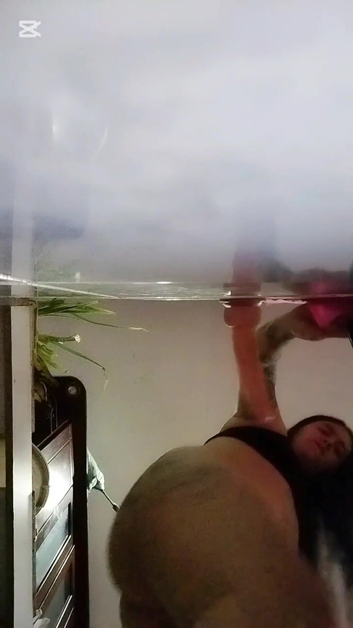 Dalyla: Bersendirian di rumah saya datang dengan dildo saya di dapur...
