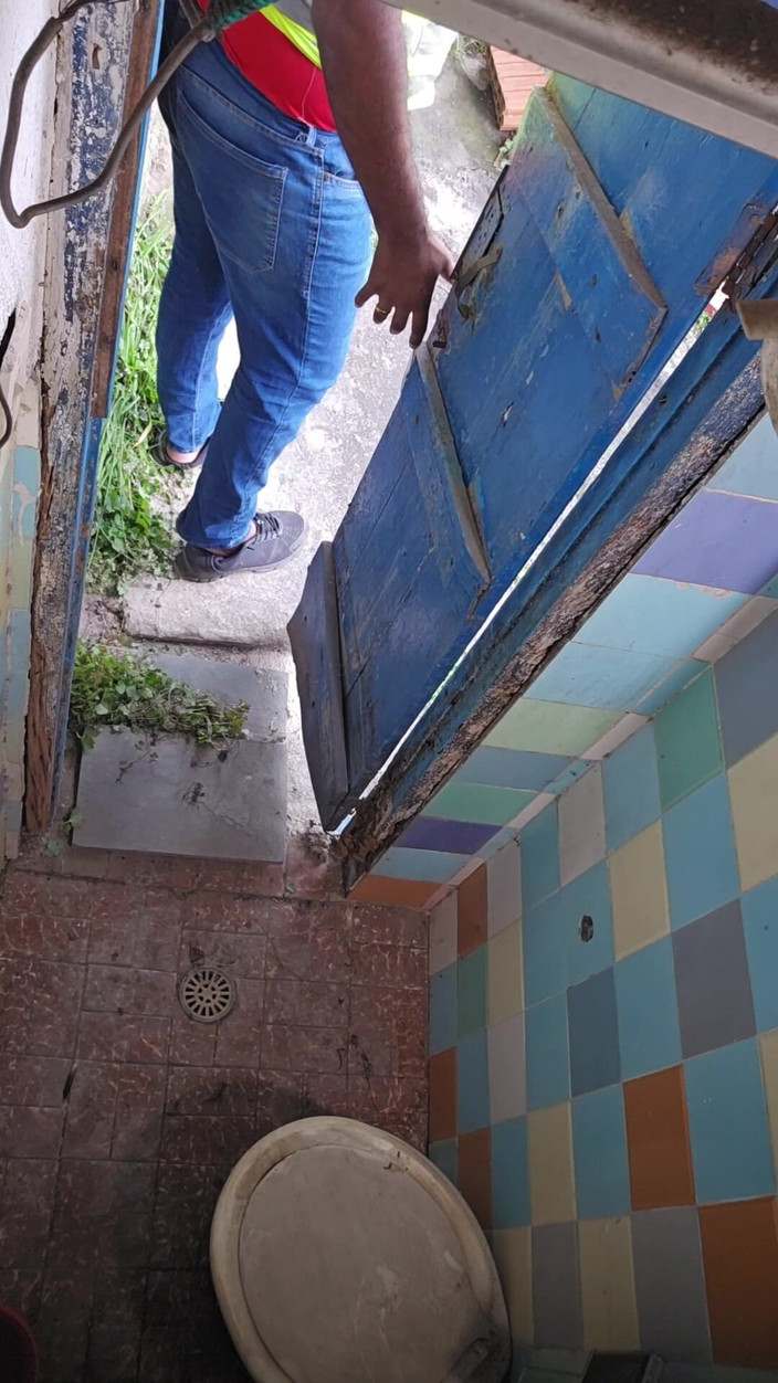 TheBlacKHunterr: Bilik mandi pembinaan bertukar menjadi pelacur