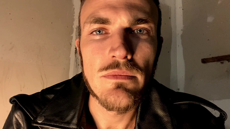 Christian Wilde: Christian Wilde抽烟并把你留在他的车库里