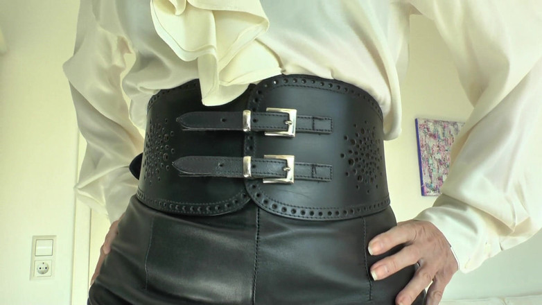 Lady Victoria Valente: Brede strakke riemen deel 76 Lady Victoria Valente