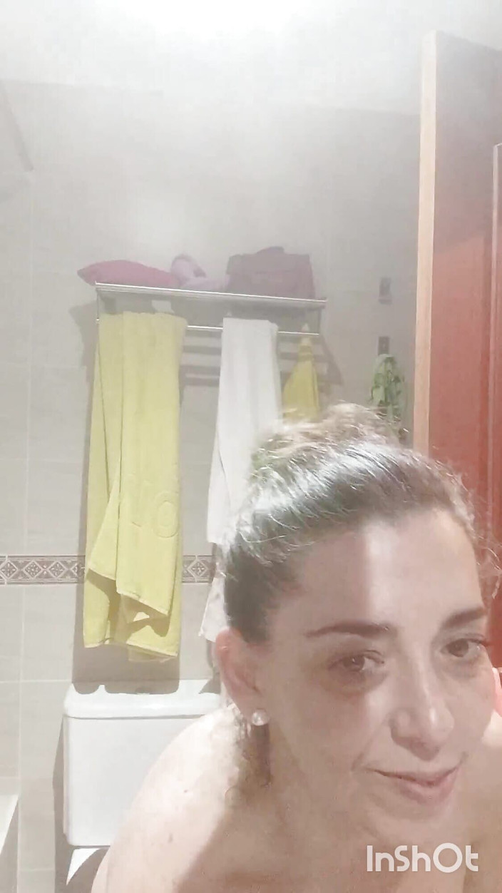 Secive: शॉवर में हस्तमैथुन। आनंद लेना