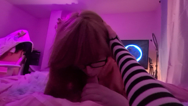 PrincessKitti3: Princesskitti3 gibt einem anderen mit dicken eiern den kompletten halsfick...