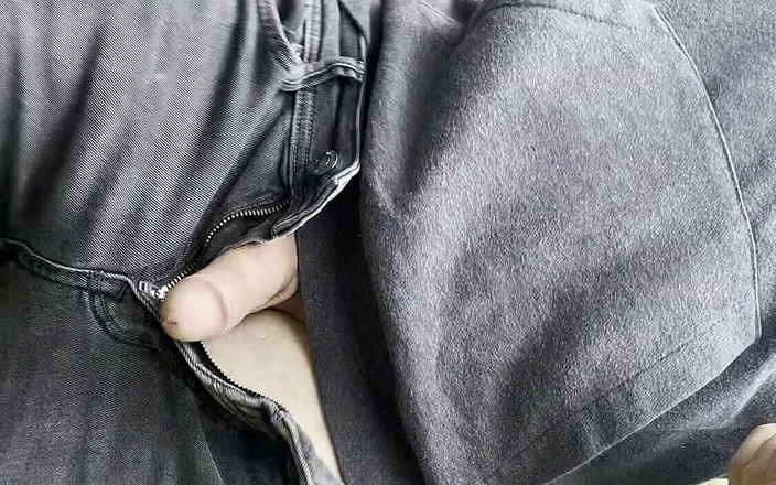 Apomit: Publicboy18 young boy in pants flashes, strips and masturbates