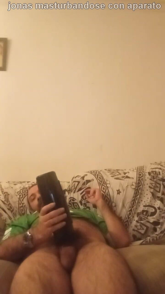 jonasxulo: Jonas che si masturba con un bribrador