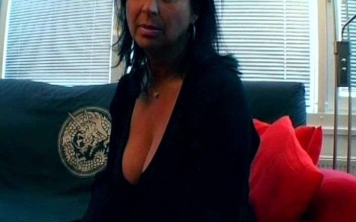 Busty German Sluts: CFNM Alman sekreter ofiste patronuna biniyor