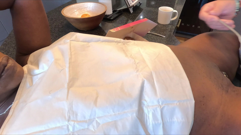 Black Swan: L’affaire du tablier - une MILF sexy se fait goûter la...