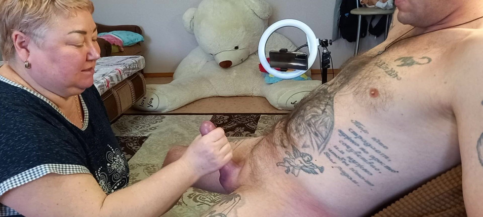 Zona901: Strofina la crema nel cazzo e mi fa venire il...