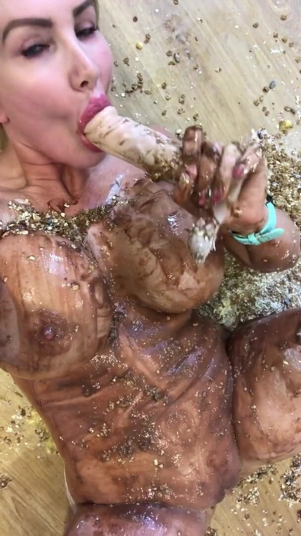 Sophie James: 34JJ fake tits and ass messy food play