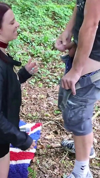 Me follo a un extraño en el bosque
