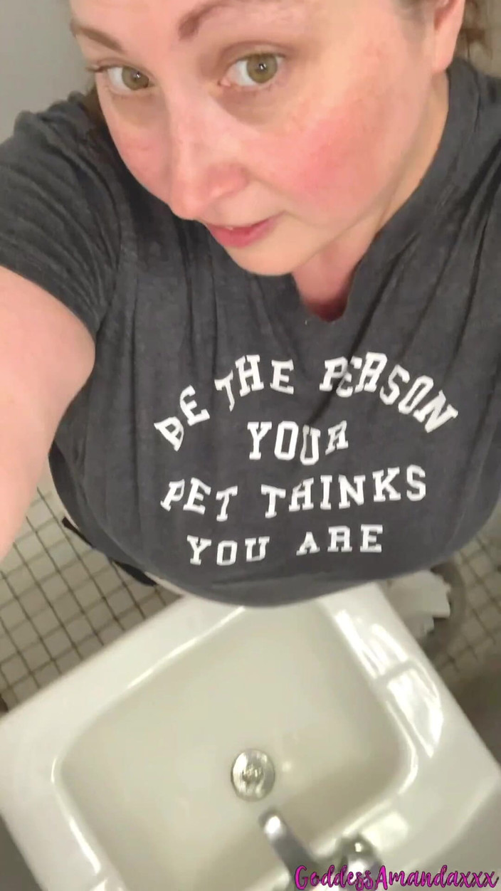 Goddess Amanda: bbw大屁股在浴室里